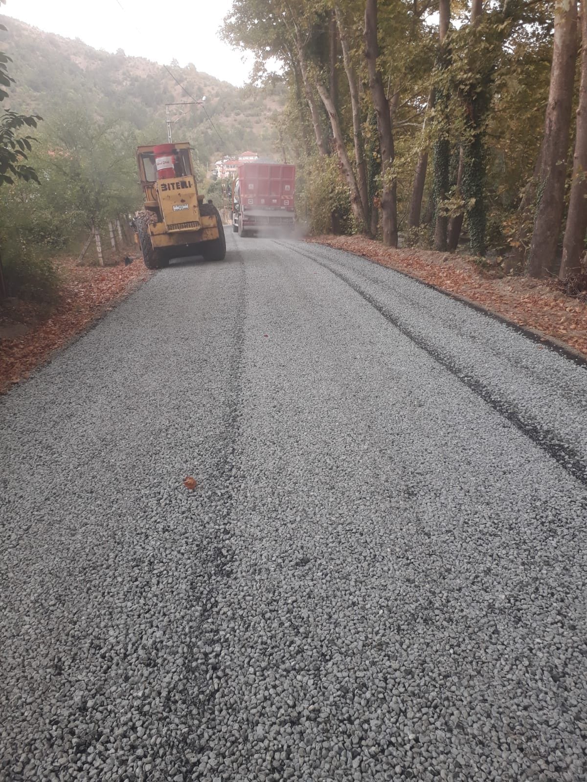 Zonguldak İl Özel İdarssi ekiplerimiz tarafından Devrek İlçesi Halilbeyoğlu Köy yolu 1,2 km 1 kat sathi asfalt kaplama işi tamamlanmıştır