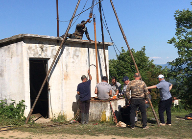 Çaycuma İlçesi Yukarı Taşçılı Köyü İçme Suyu Sondajı Arızalı Olan Motopomp Değişimi Yapıldı.