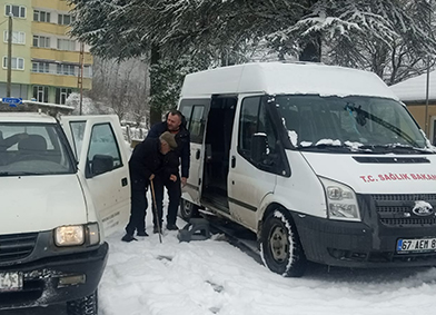 Kar Yağışı Nedeniyle Sağlık Hizmetlerine Ulaşmada Zorluk Yaşayan Vatandaşlarımıza Ekiplerimiz Yardımcı Oldu.